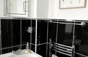 Contemporary 3-Bedroom Home with Stunning Views - Foto 20