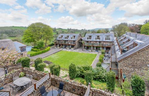 Toffee Apple - Photo 1