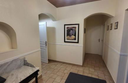 Lovely Modern 6-Bed Retreat Near 3 Swimming Lakes, Perfect for Families - Foto 20