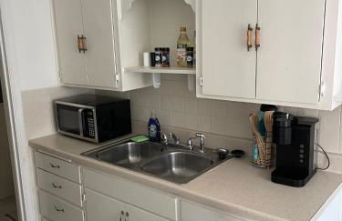 Everything you need - 1 BR 1 BA WIFI SMART TV QN Bed Coffee - Foto 13