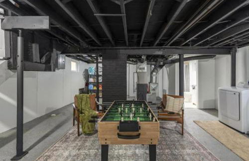 Newly Renovated and Designed Near Downtown - Foto 25