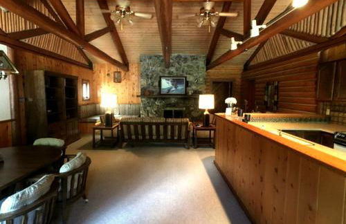 Amazing Lodge Rental Ideal for Events in Encampment, Wyoming - Foto 2