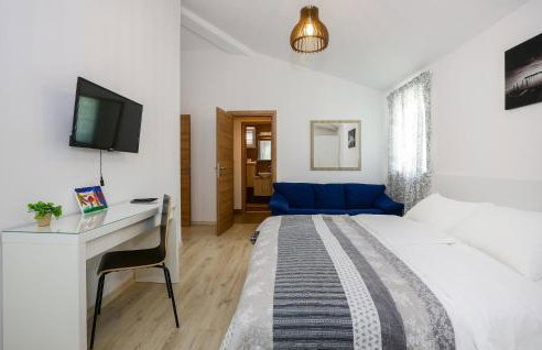 Beautiful Home In Kunj With Wifi - Photo 40