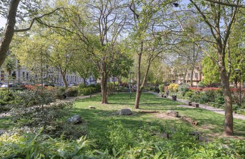 King beds apartment with en-suite, private balcony and elevator by iconic Portobello Market - Foto 4