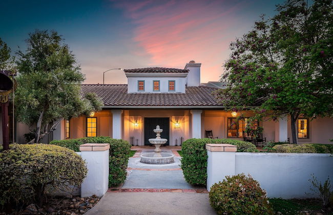 Wellsona Vineyard Retreat Pool Hot Tub Views Main Home Guest Home - Photo 3