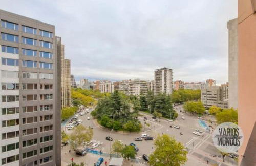 Elegancia y confort en el Paseo de la Castellana - Foto 9