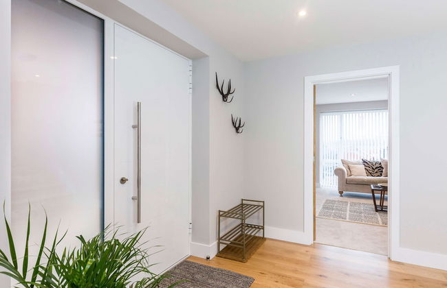 Stylish new Home With Parking - King Beds Garden - Foto 56