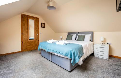 Scotia House -3 bed house in Larkhall with private driveway - Photo 7