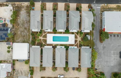 Escape to Sand Dollar Holler: Coastal Retreat, 3 Beds, 2.5 Baths, Sleeps 10! - Foto 74