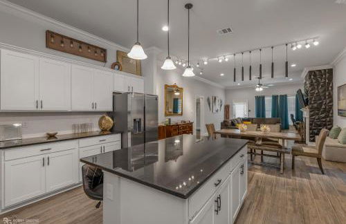 Modern Regional Art Gallery Home - Spacious & New! Tv in each room - Foto 15