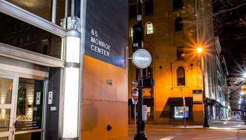 5 King Bed Suites at The Finnley Hotel in DT GR - Foto 3