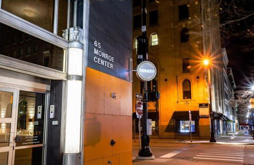 5 King Bed Suites at The Finnley Hotel in DT GR - Foto 3