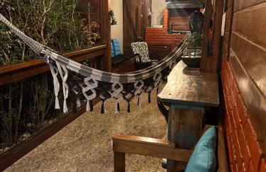 Chalé com PISCINA Privativa, com 2 QUARTOS, ESTACIONAMENTO em Condomínio com PORTARIA 24h, Sauna, Quadras, 3 PISCINAS no condomínio, Pesca e Parquinho Infantil - SmarTV na sala de estar, TV na área CHURRASQUEIRA, Wi-Fi e Cozinha Completa - Foto 24