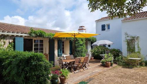 Maison de charme, Grand jardin, 3km plages, WiFi - Foto 3, Garden, sunbed, Garden view, furniture