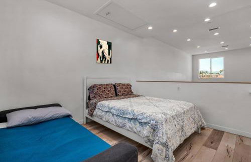 Modern 1-Bedroom Loft in Hollywood with Parking, WiFi & Hollywood Sign View - Foto 12