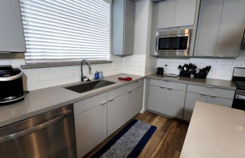 Galleria Exquisite Three Story Home Brand New Development - Foto 25