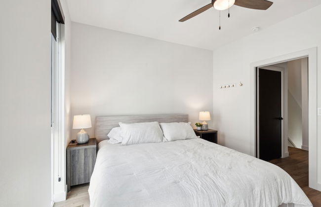 New Modern Townhome With Rooftop Patio 2 Bedroom Townhouse by RedAwning - Foto 3