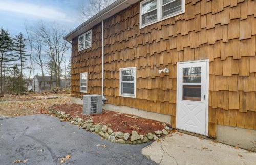 Peek-a-Boo Lake Views and Yard Windham Home - Foto 35