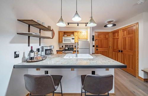 Upscale Couple's Getaway Hot Tubs - Foto 7