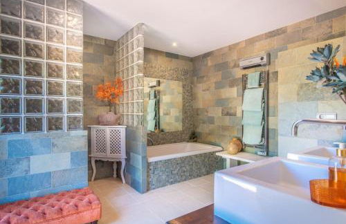 Luxury Villa - Sleeps up to 8 & Infinity Pool - Photo 10