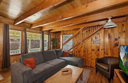 Sunshine Cabin - Cozy 2-Story Getaway - Photo 6