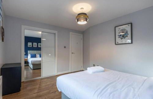 Modern Merchant City 1 BED Apartment with Free Parking - Photo 15