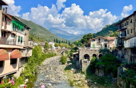 Casa Valentino in Via Liberale Isolabona Sleeps 8 Isolabona Italy - Foto 1