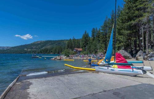 3BR Tahoe Donner Cabin with HOA Perks like Pools Hot-Tub Minutes to Trails Lake Golf - Foto 13
