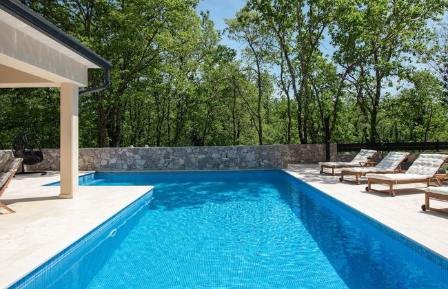 Villa PORTUM - Where Serenity & Comfort meet, Luxurious Woodland Retreat with Private Heated Pool & Amenities - Foto 23