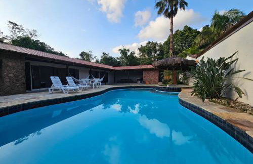 Casa Enorme para 12 pessoas, 4 suites e um fundo com 18mil metros de mata e um pier no rio que sai para o mar-Internet 100MB - Photo 8