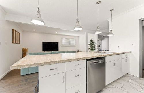 Newly Renovated 6BR 3BA Port Arthur Home with Hot Tub - Foto 11