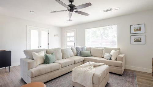 Remodeled 4BR 2BA Steps from Georgetown Square - Foto 1