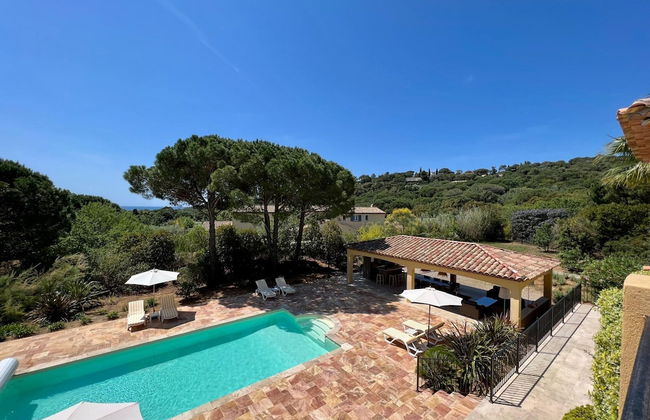 Luxury Villa With Private Pool - Photo 23