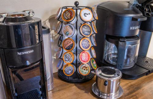 Ascension Cabin - hot tub, fire pit, babbling brook - Foto 21