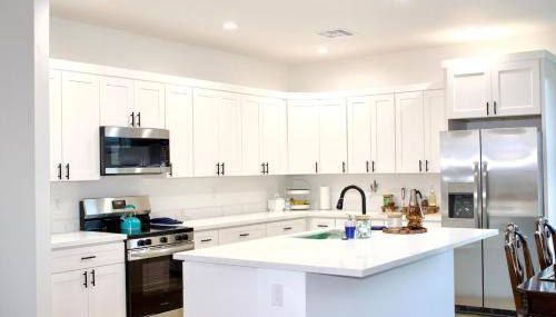 New SW Inspired Home, 9 Guests, Tesla Ready, Pet Friendly - Foto 3, stove, dishwasher, pet friendly, toaster