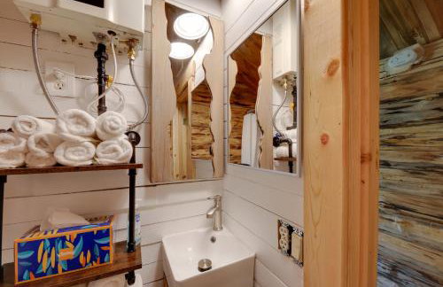 Day Trip to Glacier NP Nature-Packed Cabin! - Foto 16