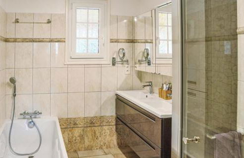 3 Bedroom Beautiful Home In Espeluche - Foto 22