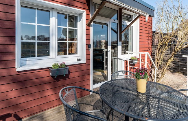 Charming Cottage Near Lake - Photo 3