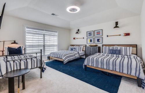 Stunning Lake House with a Pool and Hot Tub - Foto 16