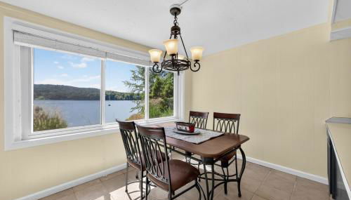 Lakefront Getaway with Private Dock & Scenic Views home - Foto 4