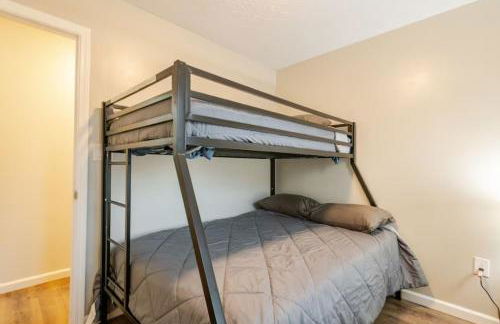 Private Ranch - Entire Home - 3 Bed Room - Hot Tub - King Bed - Fenced Yard - Pets & Kids Welcome - Game Shed - Free WiFi - Foto 24