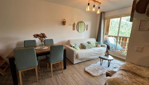 Plein Centre, luxueux 6 personnes, 2 chambres, parking , terrasse, vue époustouflante, Tout pédestre, piste à 100m - Foto 2