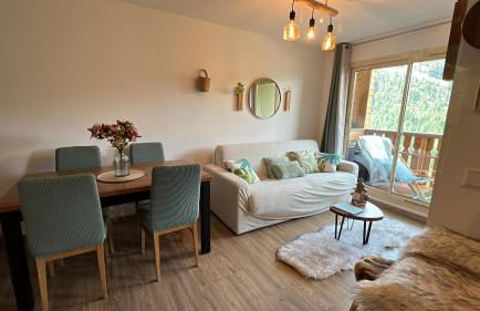 Plein Centre, luxueux 6 personnes, 2 chambres, parking , terrasse, vue époustouflante, Tout pédestre, piste à 100m - Photo 2