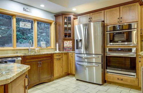 Adirondack Retreat with Heated Pool and Scenic Views! - Foto 7