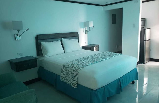 Sand and Blue Seas - Photo 11