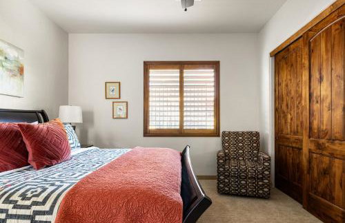 Desert Oasis with Pool Black Mountain Views - Photo 37