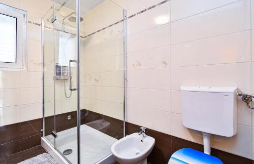 Apartman Lavanda sa bazenom i okućnicom 4* - Foto 19