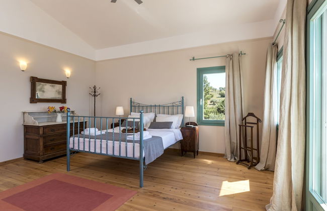 Electra Beachfront Villa - Photo 13