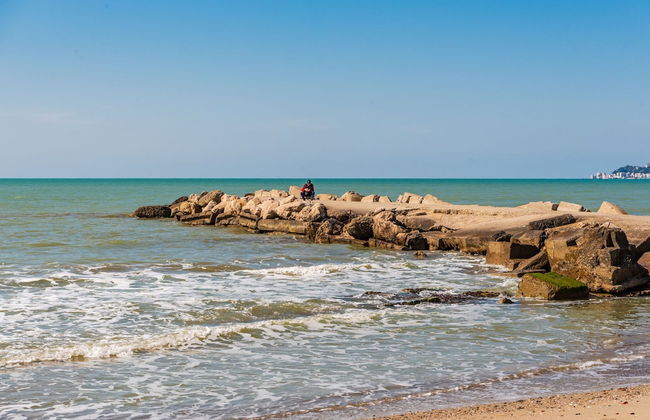 Wave Seaside Apartment - Photo 35