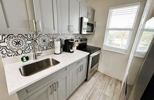 Rustic Retreats Beachy 1BR for 4 guests in the heart of Fort Lauderdale - Foto 2